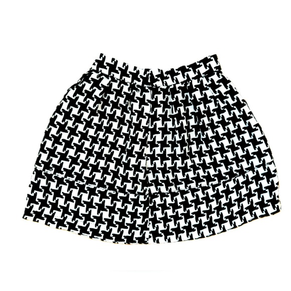 HOUNDSTOOTH MINI SKIRT - Picture 2 of 4